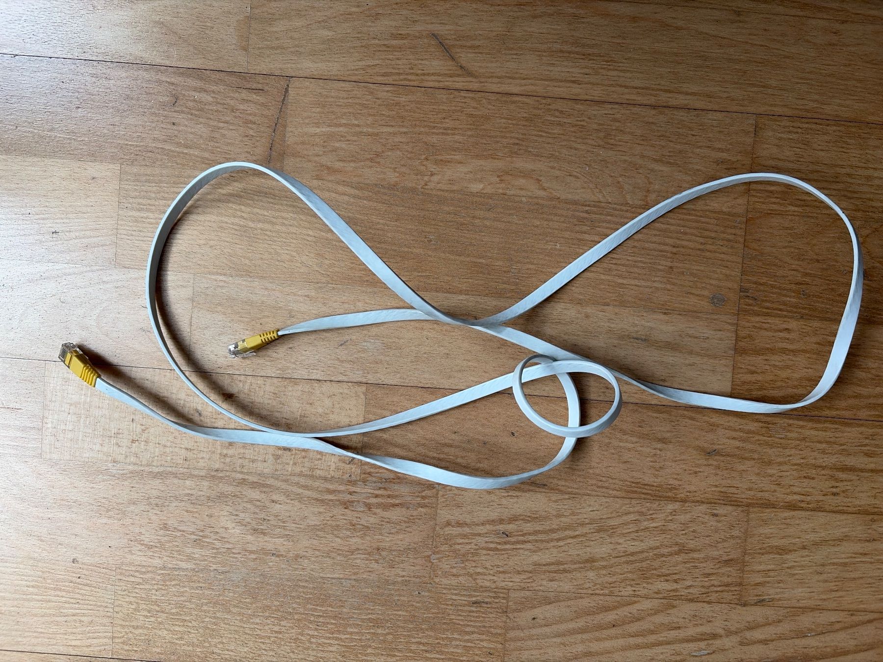 Cavi: Ab 1.- Flaches Ethernet Kabel - Weiss – Usato da Attelwil venduto da Canelle67