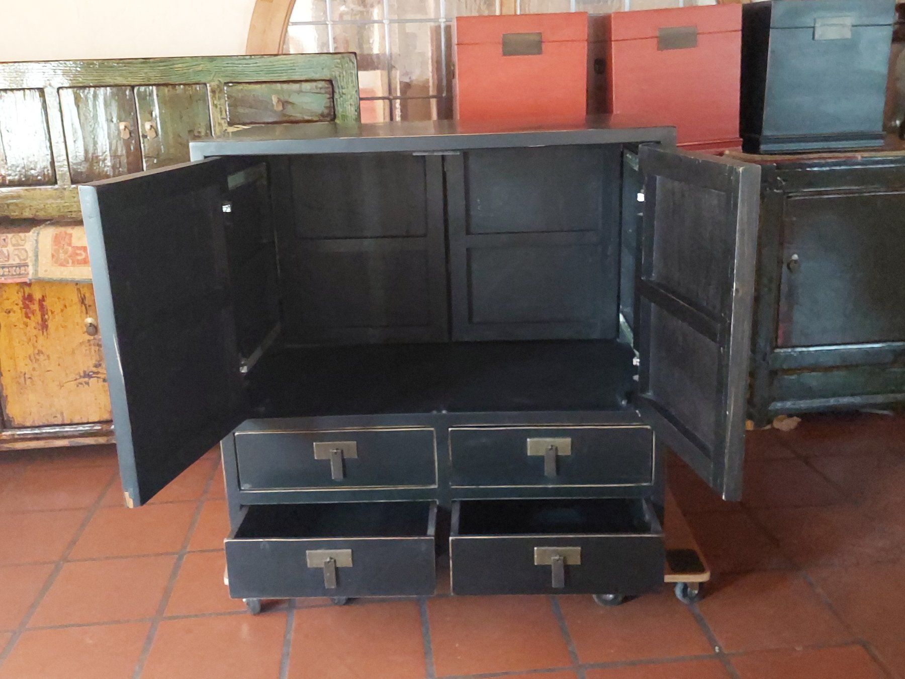 Cassettiere: Schwarze Kommode mit Türen zweiseitig – Nuovo (secondo la descrizione) da Cham venduto da mjg1901 1
