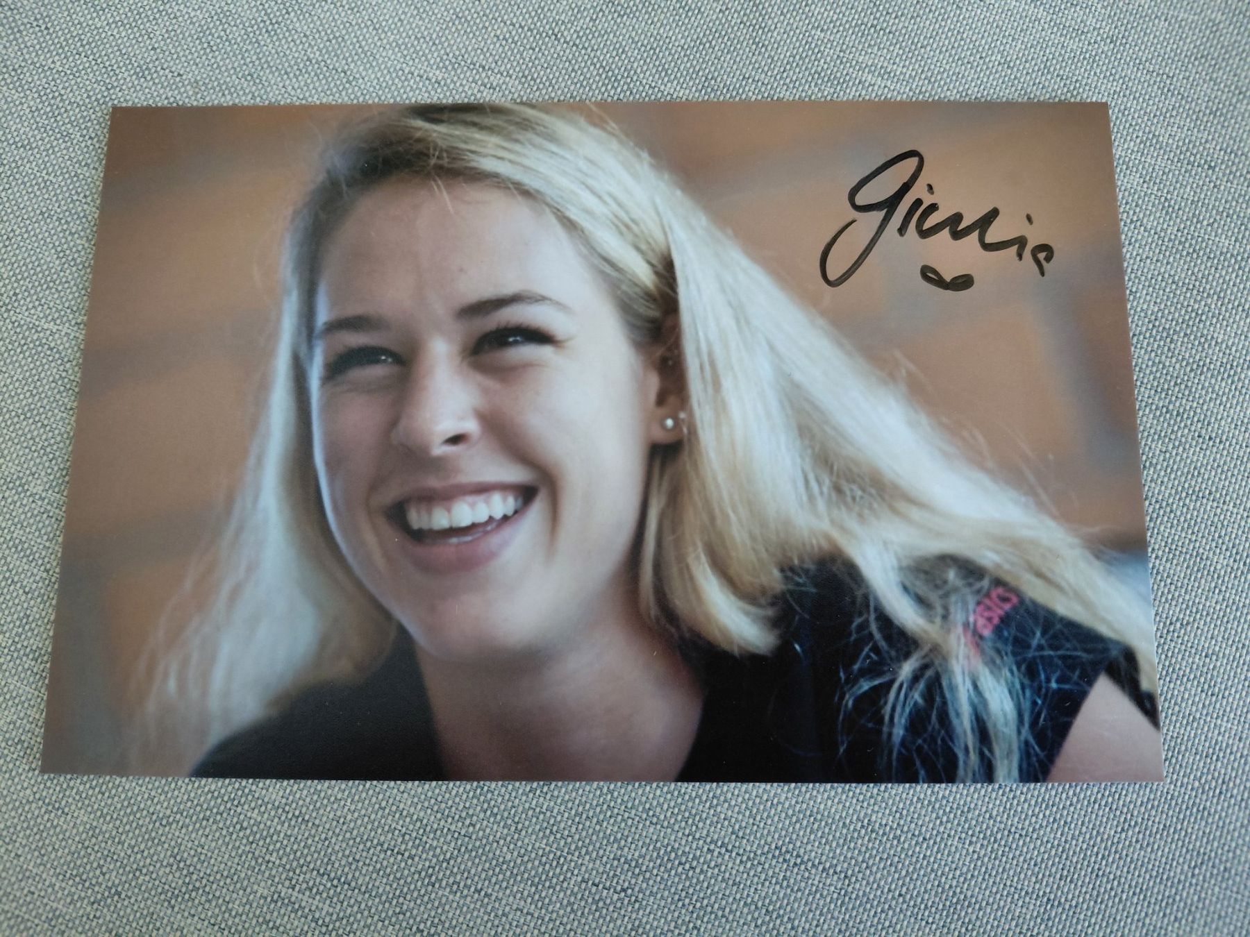 Autografi: Autogramm Giulia  Steingruber – Usato da Schmerikon venduto da Olympia04