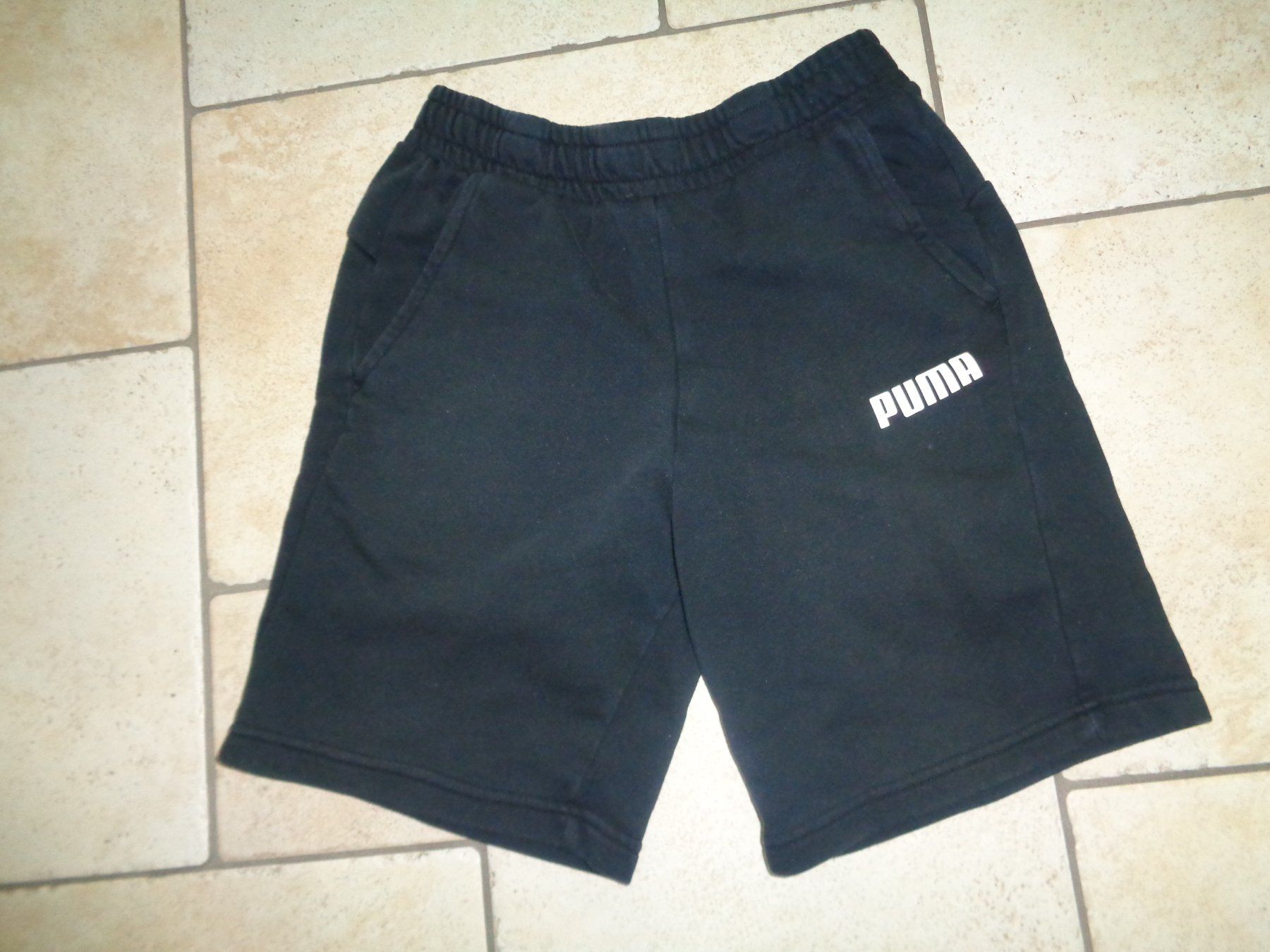 Puma Pantaloni: Shorts  Puma  Grösse S – Usato da Kreuzlingen venduto da Robi-2003