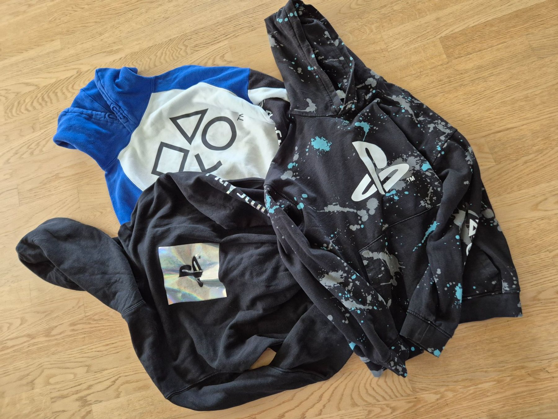 H&M Maglioni & Felpe: 3 PlayStation Kapuzenpullover Set Gr.170 – Usato da Stäfa venduto da Arjen2011