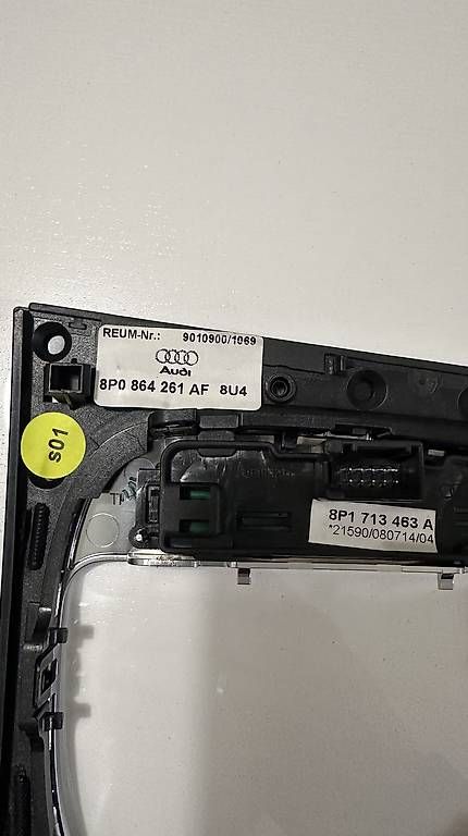 Toutes les pièces auto: Audi A3 8P Schaltrahmen / Schaltgehäuse / Schaltabdeckung – D'occasion à Vaduz par mrworldwide07 2