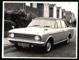 Fotografie Auto Ford Cortina MkII mit vo