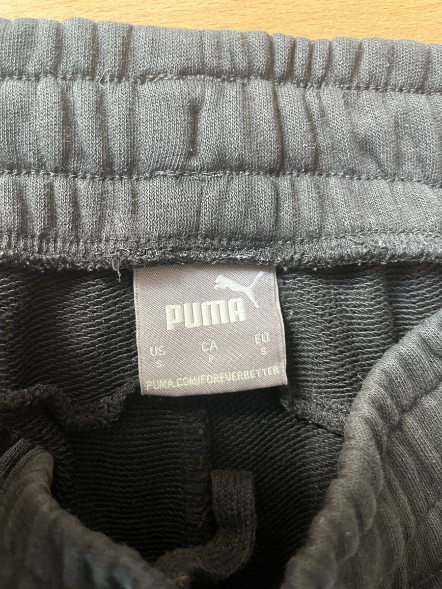 Puma Pantaloni: Schwarze Puma Shorts – Usato da Möriken AG venduto da Tigerente12 2
