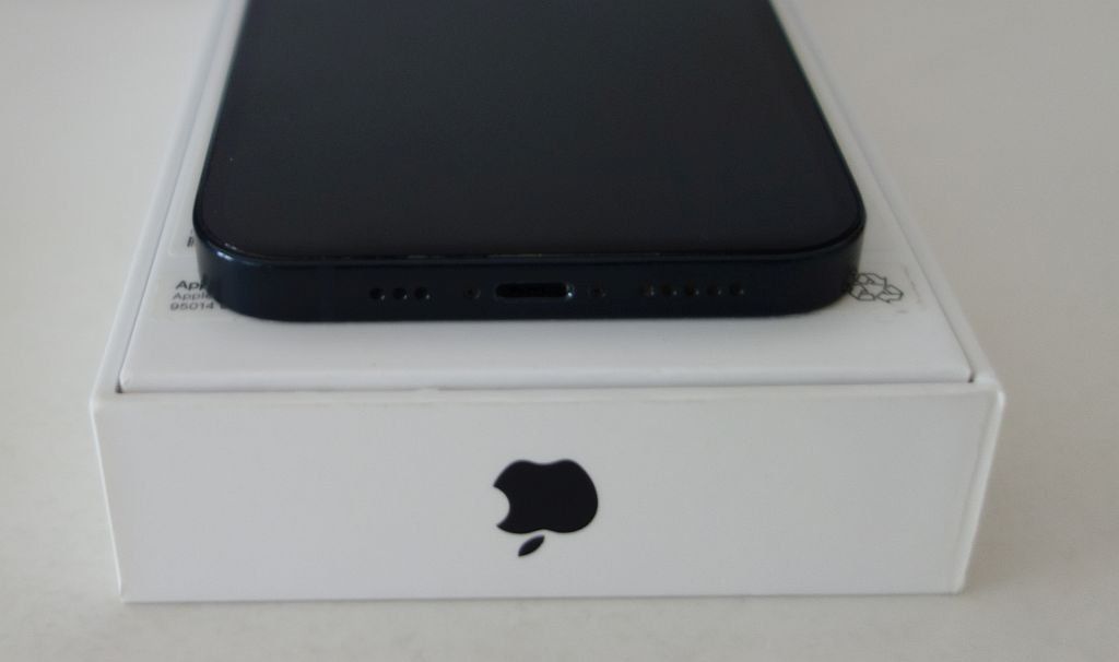 Apple Telefoni cellulari / Smartphones: Apple iPhone 13   (128 GB - Midnight) – Usato da Dietlikon venduto da Web-Trader 8