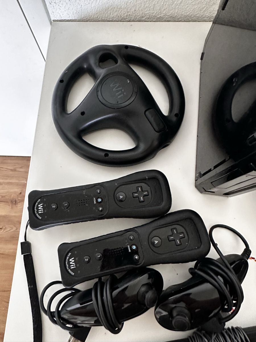 Nintendo Console: Nintendo Wii Komplettset inkl. 2 Controller + Mario Spiele – Usato da Lachen SZ venduto da _laalessia 2