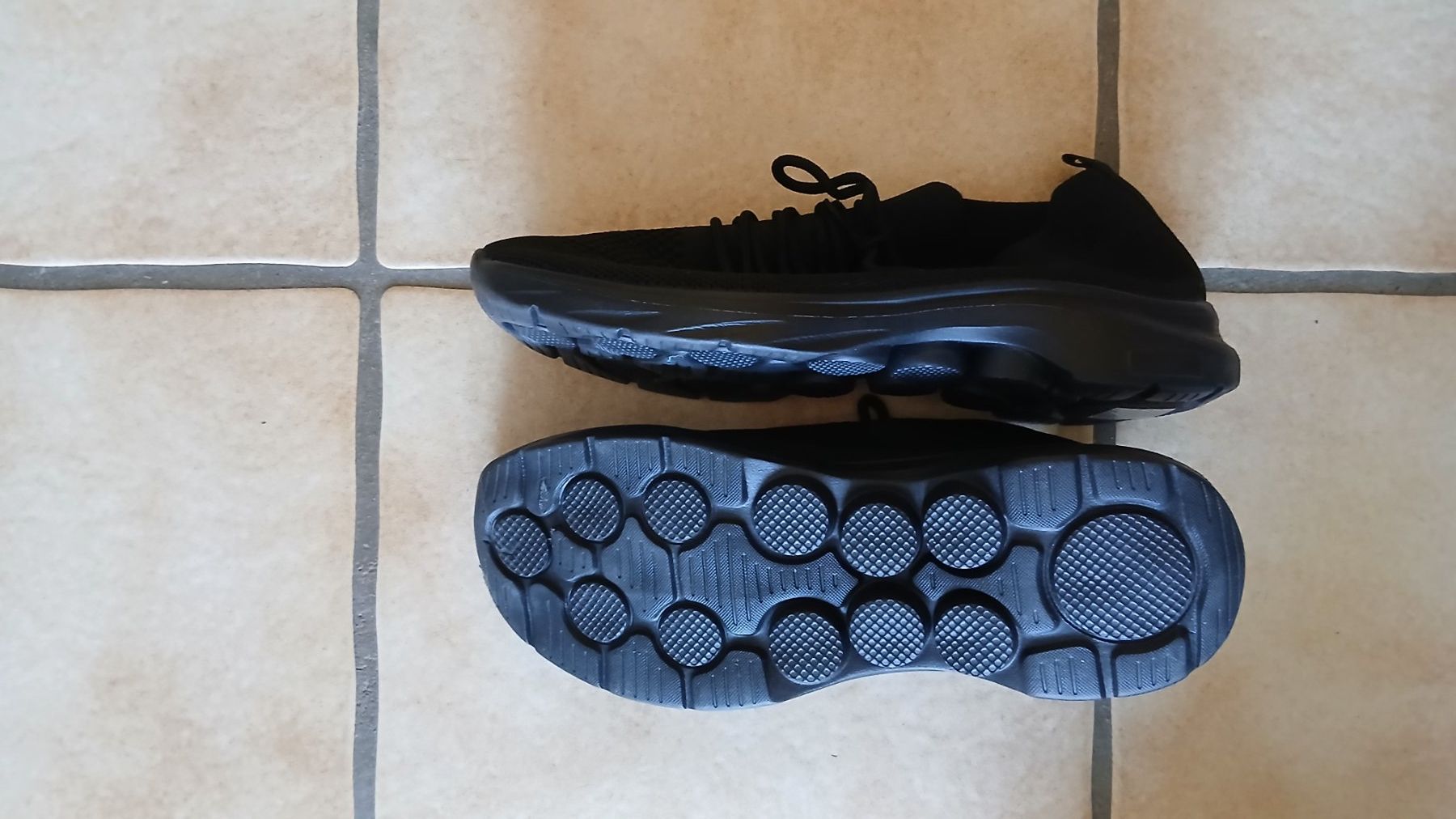 Chaussures femmes: Schwarze Sneaker Gr 42 neu – Neuf (Voir description) à Glis par Jessylini 2