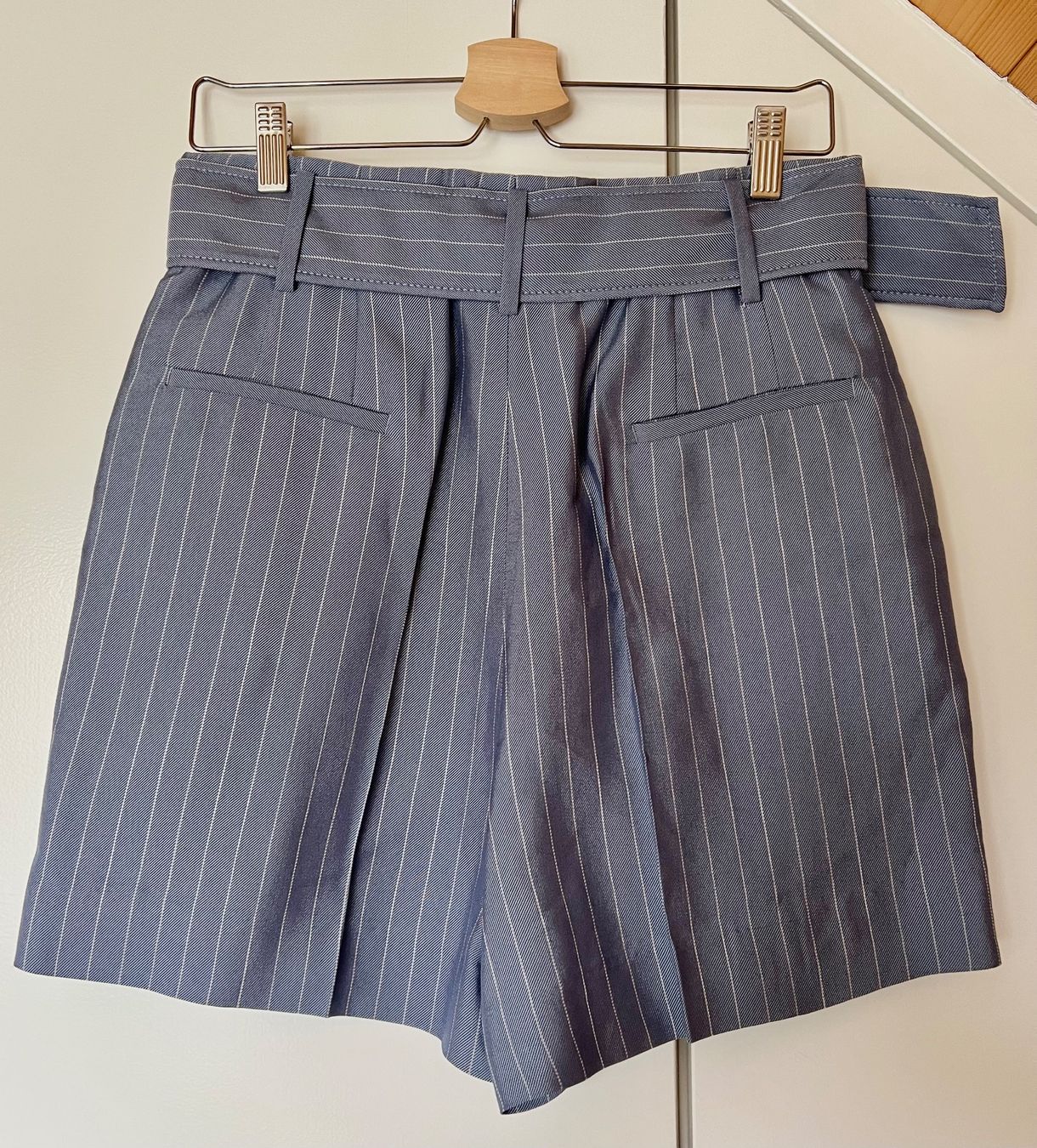 Sandro Pantaloni: Sandro Shorts (blau) Gr. 40 mit Gürtel – Nuovo (secondo la descrizione) da Eichberg venduto da Lolapop18 1