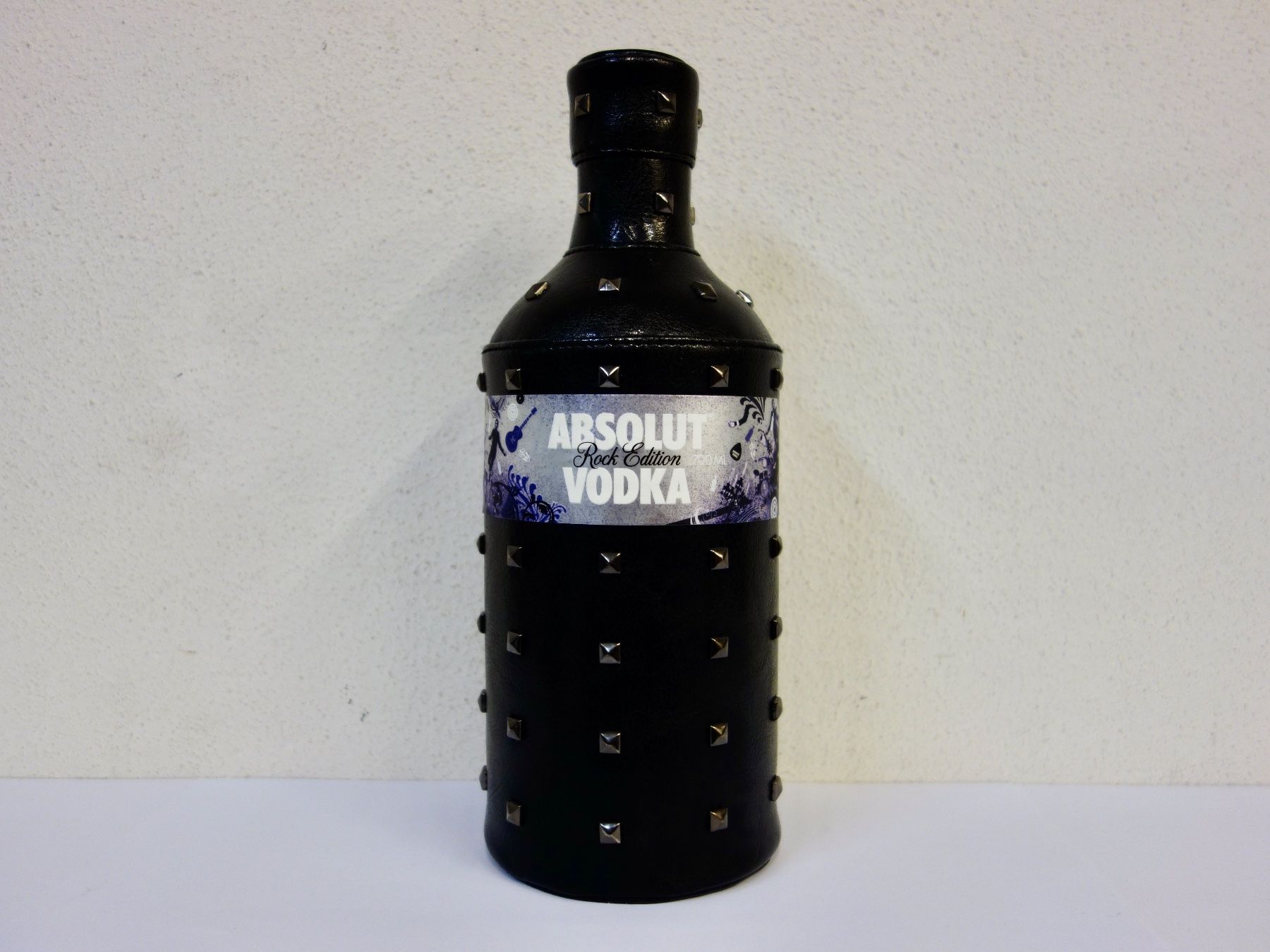 Absolut Vodka Bevande alcoliche: 1 x ABSOLUT VODKA ABSOLUT ROCK Edition 2009 – Nuovo e nell'imballaggio originale da Kerzers venduto da zimmergruen