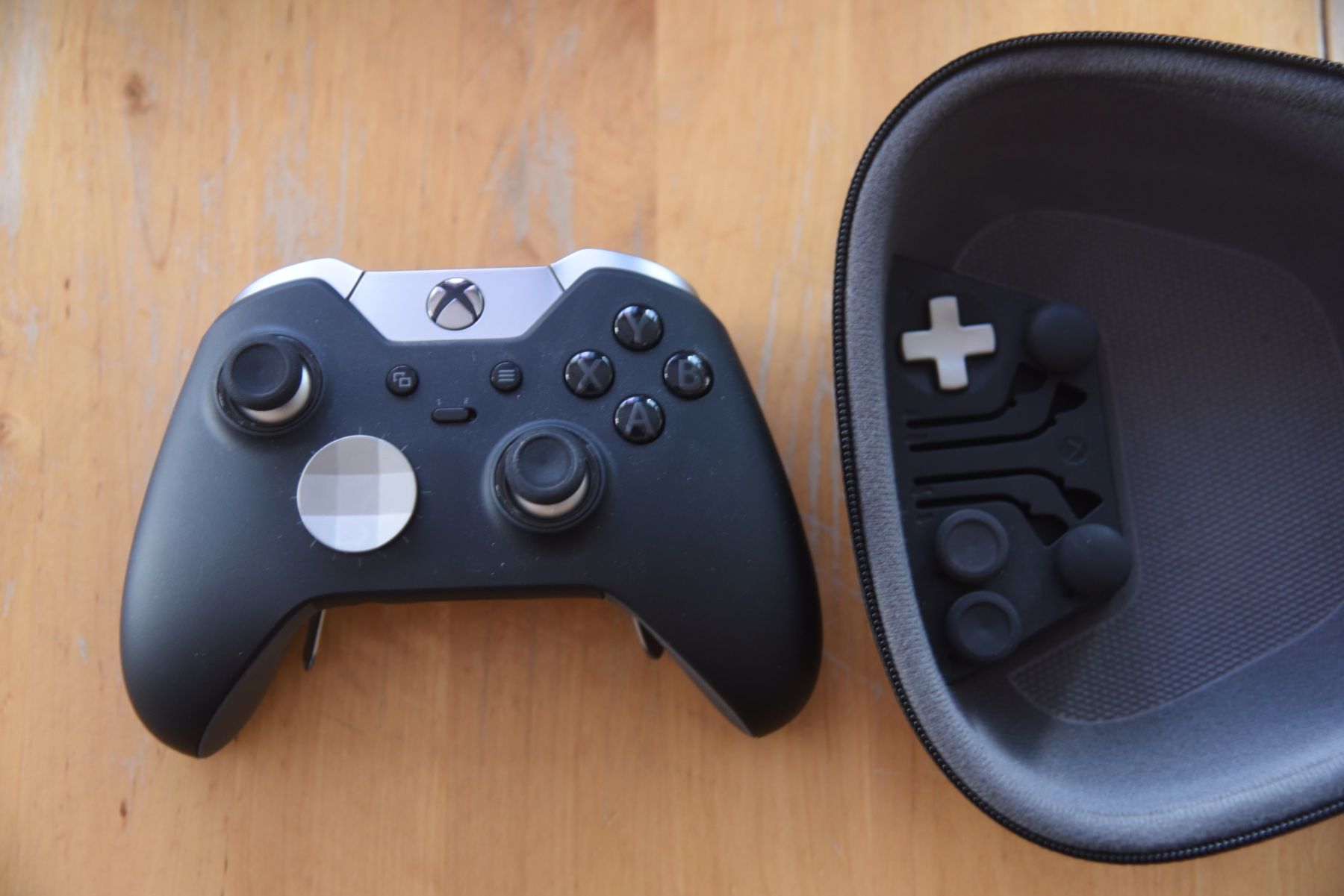 Microsoft Console: XBOX One Elite Konsole (CIB) – Usato da Frenkendorf venduto da gelbeZinnie 5