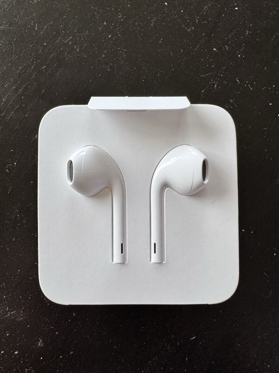 Apple Cuffie: Original Apple EarPods mit Lightning Anschluss, neu! – Nuovo (secondo la descrizione) da Luzern venduto da Dpa178