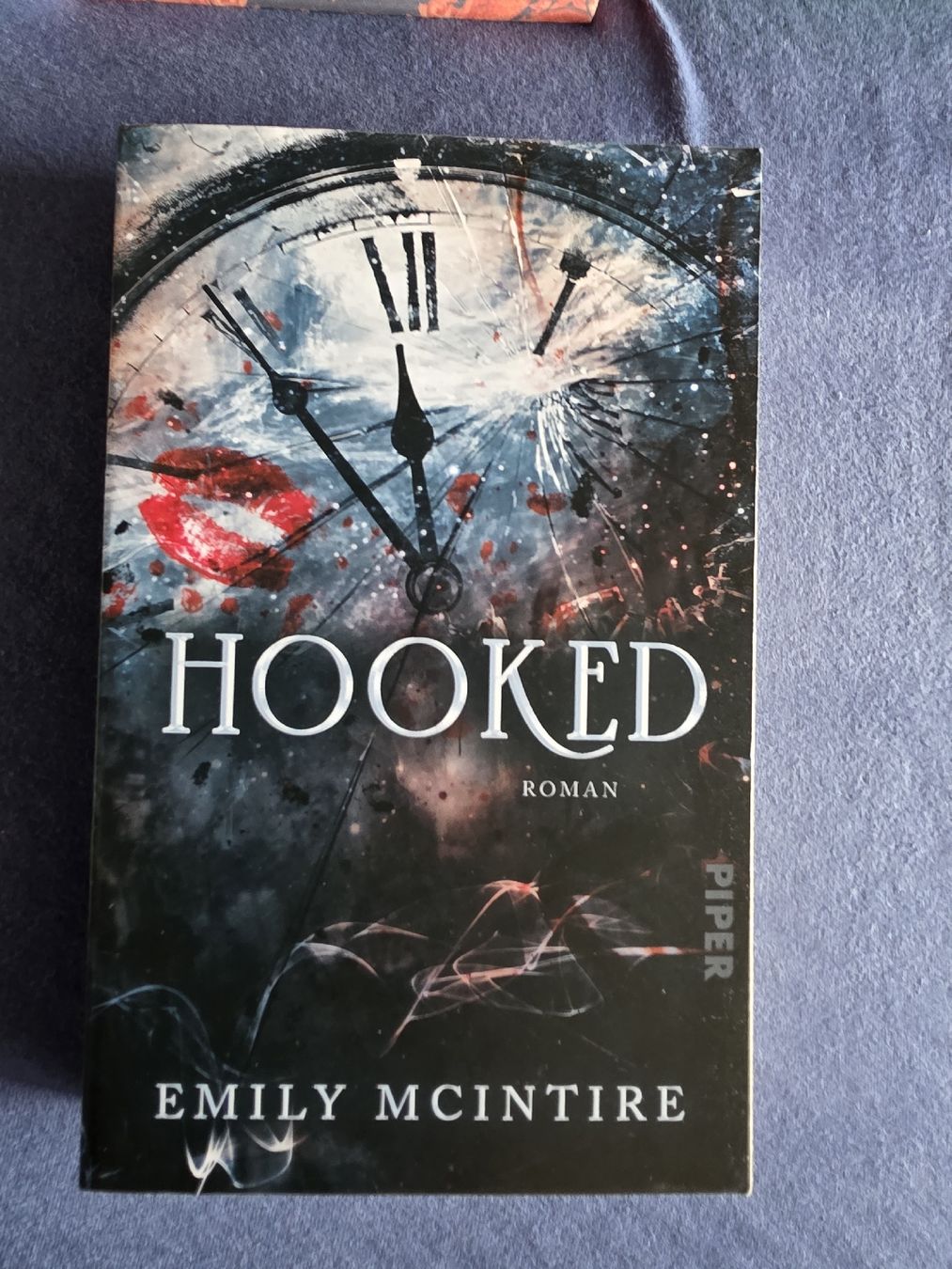 Libri: "Hooked" Roman von Emily McIntire – Usato da Gais venduto da ste_y6ps