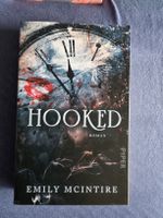 "Hooked" Roman von Emily McIntire