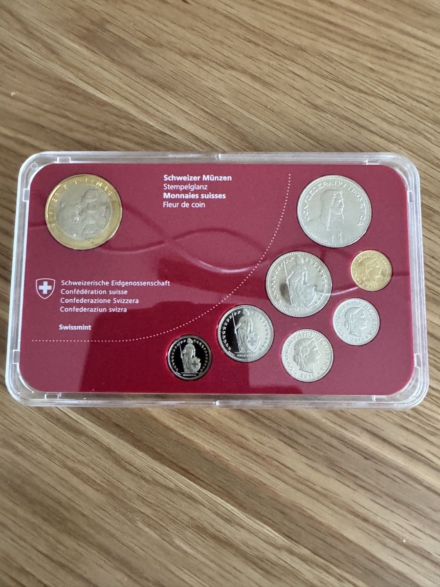 Toutes les monnaies: Schweizer Münzen Set Stempelglanz 2011 im OVP – Neuf avec emballage d'origine à Basel par triniswiss68 3