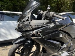 Motorrad Kawasaki Ninja schwarz Unfallfahrzeu