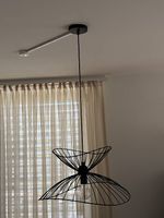 Moderne Pendelleuchte aus Metall