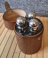 3 Parfumflacons in runder Lederbox