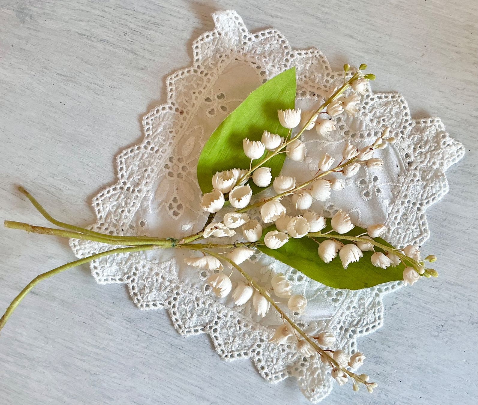Tutte le decorazioni: ANTIKES STRÄUSSCHEN MAIGLÖCKCHEN – Usato da Zell LU venduto da Silvermemory 1