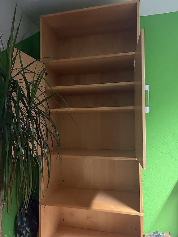 Schränke: Holzschrank mit Türen – Gebraucht aus Gelterkinden von que_zcq7 1