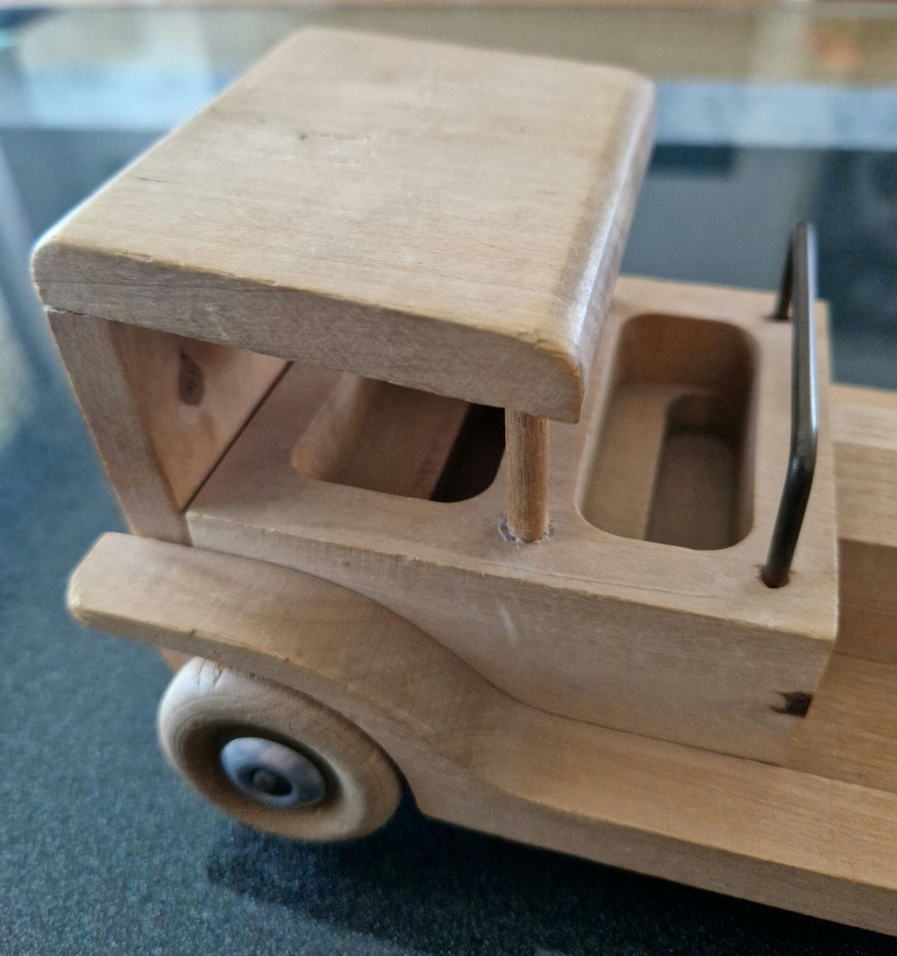 Spielzeuge: Auto, Holz, Spielzeug 20x9x9 cm – Gebraucht aus Ebikon von Donar50 2