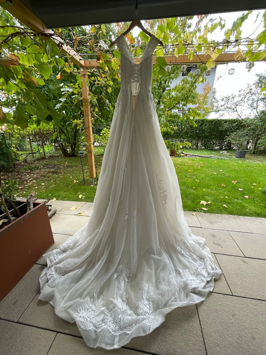 Robes: Hochzeitskleid – D'occasion à Wagen par Focuscrew 1