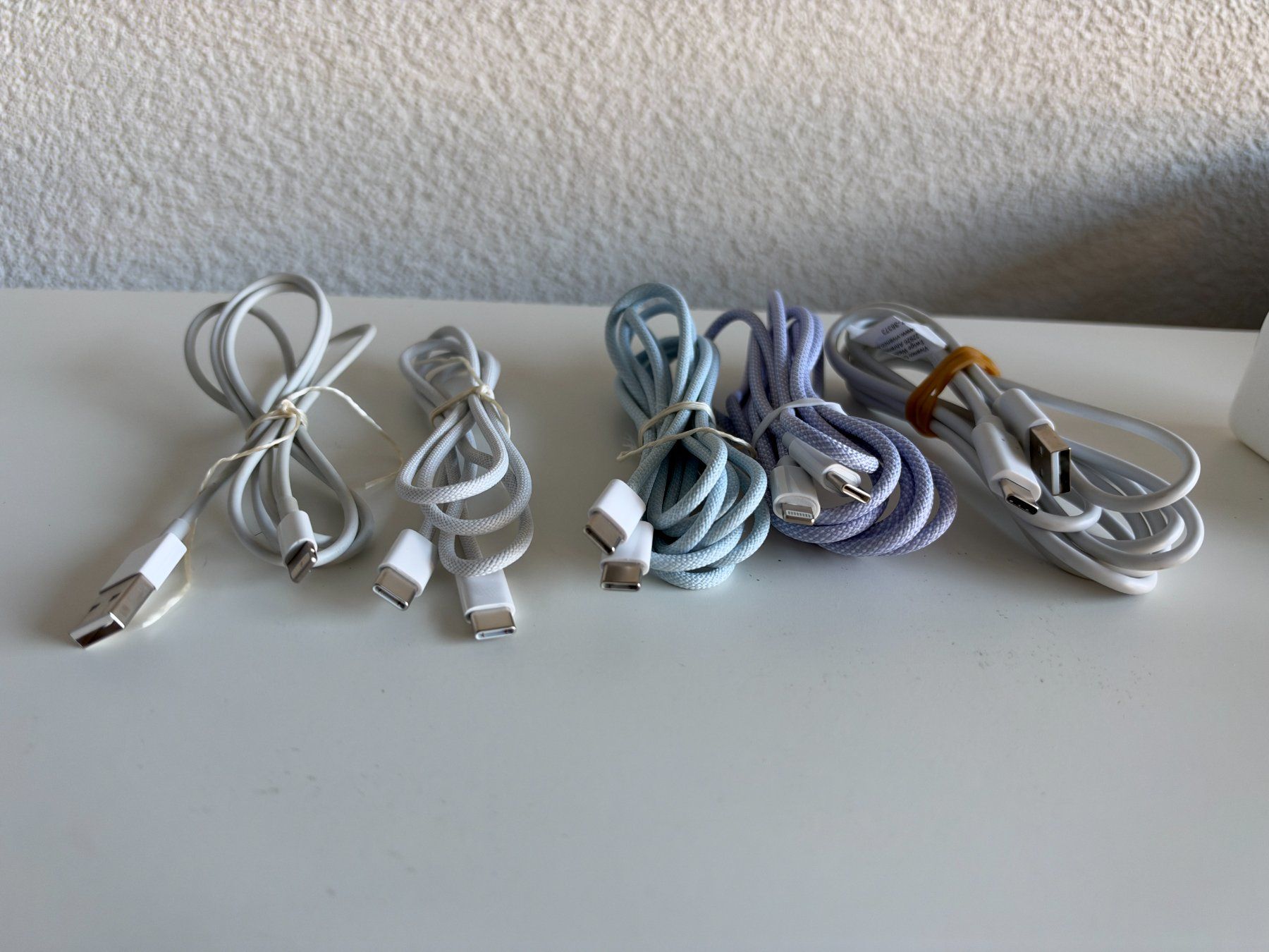 Câbles: Lot chargeurs et câbles USB-C / Lightning – D'occasion à Fully par Avranville 2