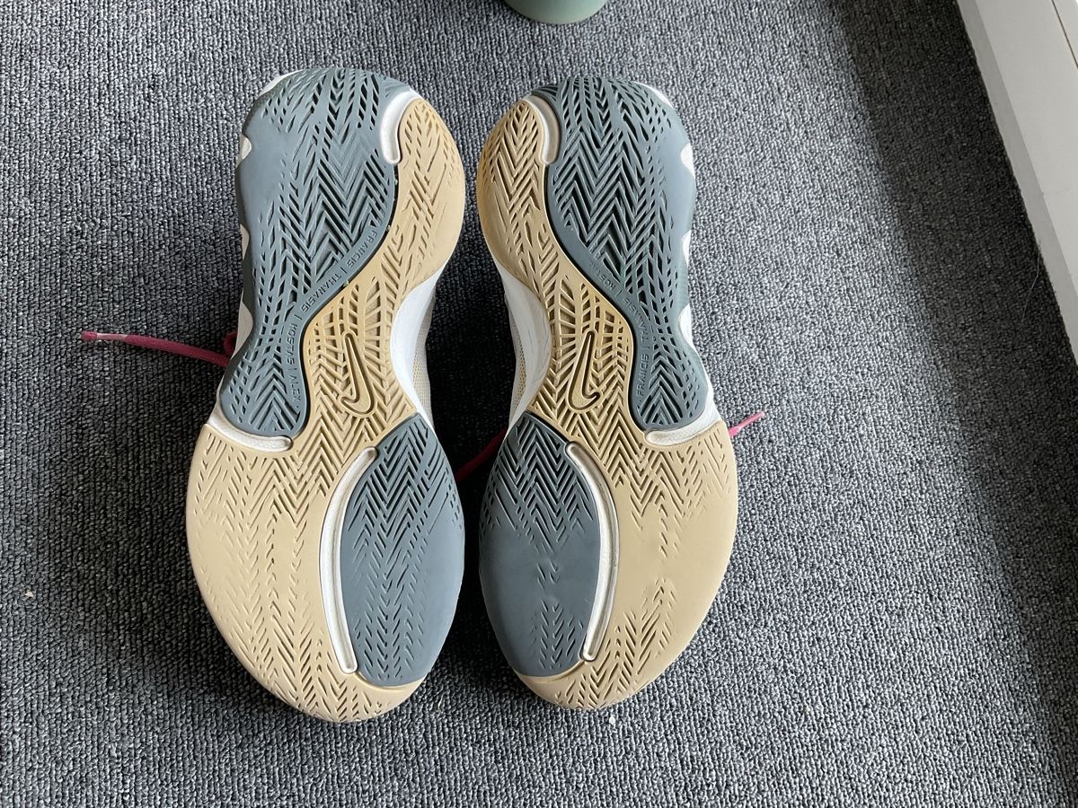 Nike Scarpe da uomo: Nike Giannis Immortality 2 unisexe taille 41 beige – Usato da Bulle venduto da Zaman66 5