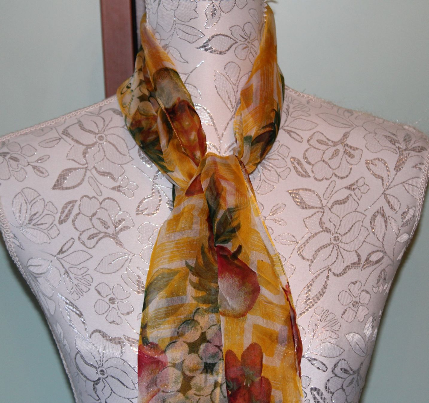 Foulard & Sciarpe: Foulard – Usato da Schaan venduto da antikes_und_kurioses 1