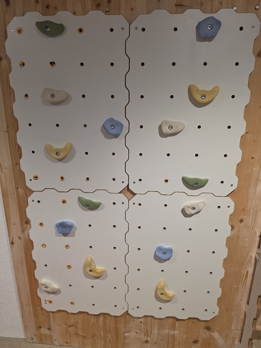 Pareti & prese d'arrampicata: Kinderkletterwand – Usato da Hunzenschwil venduto da bcomplete 1