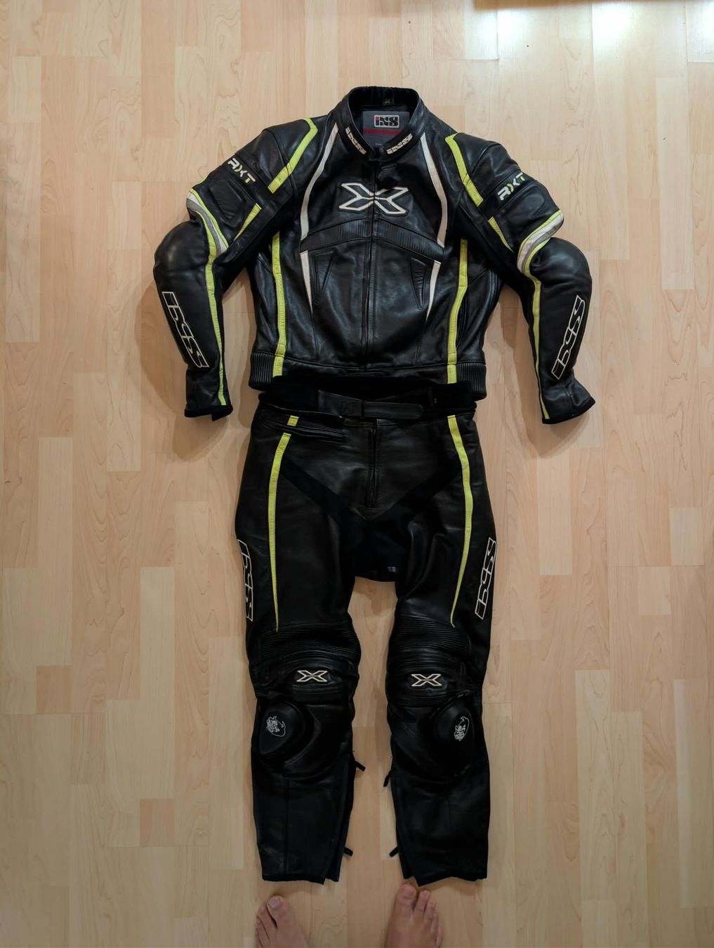 IXS Costumes, combinaisons de sport et fonctionnelles: Lederkombi 2-teilig Gr. 52 ixs – D'occasion à Steinhausen par Rainbowchlee 1