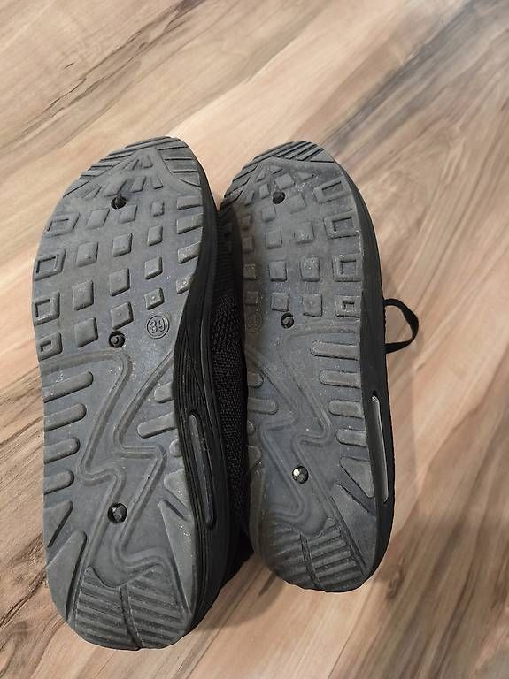 Chaussures femmes: Turnschuhe schwarz Grösse 39 – D'occasion à Kaisten par lys_zzy8 1