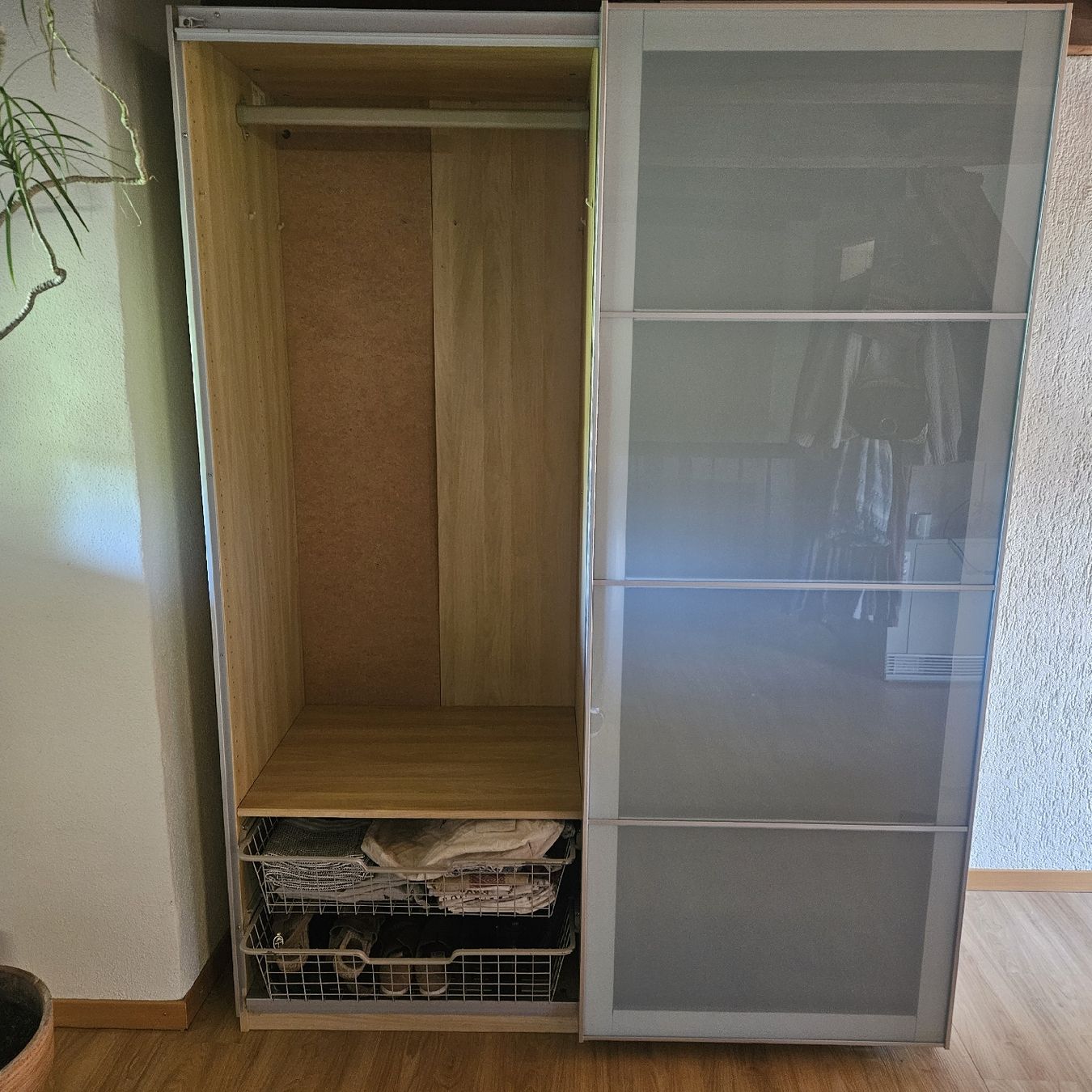 Armadi: Schöner Grosser Kleiderschrank ab 1.- – Usato da Eglisau venduto da kaya024 2