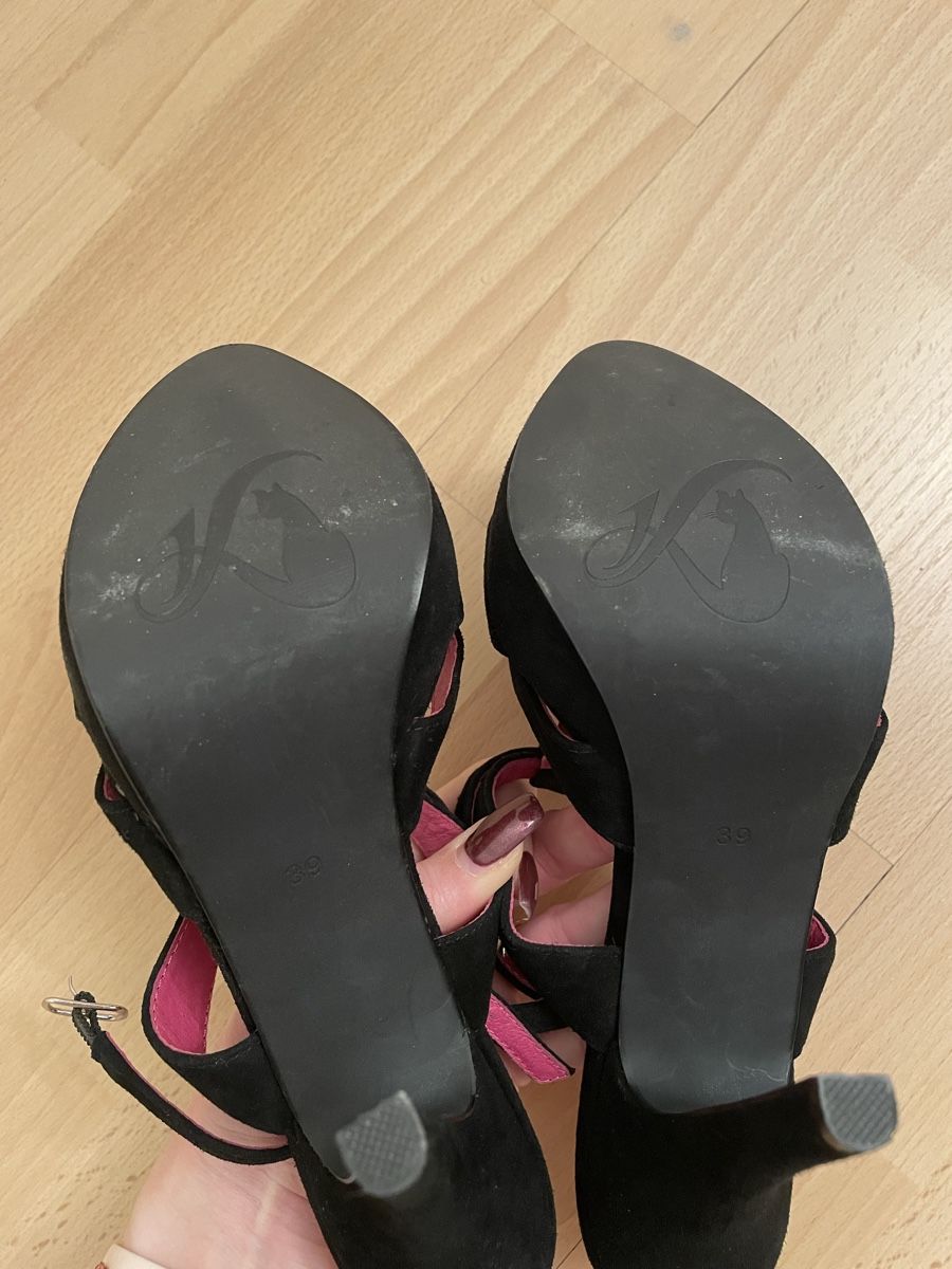 Scarpe da donna: Schwarze Ladystar High Heels Gr. 39, Wildlederoptik – Nuovo (secondo la descrizione) da Meisterschwanden venduto da beauty26. 3