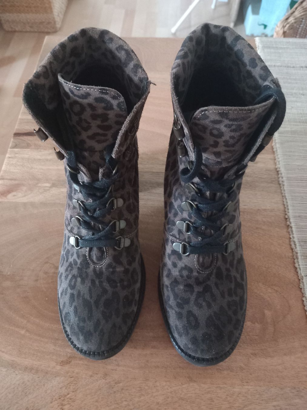 Damenschuhe: Tolle Leo-Stiefeletten von MAX, Gr. 37 – Gebraucht aus Wanzwil von lonelybeachhouse 4