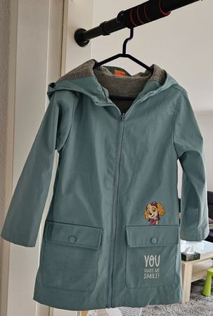 Regenjacke mit Kapuze - wasserdicht. Zustand perfekt. Gr.116