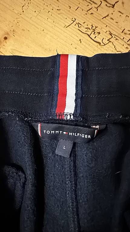 Tommy Hilfiger Pantaloni: Tommy Hilfiger Jogginghosen L – Usato da Zollikon venduto da rose59 2