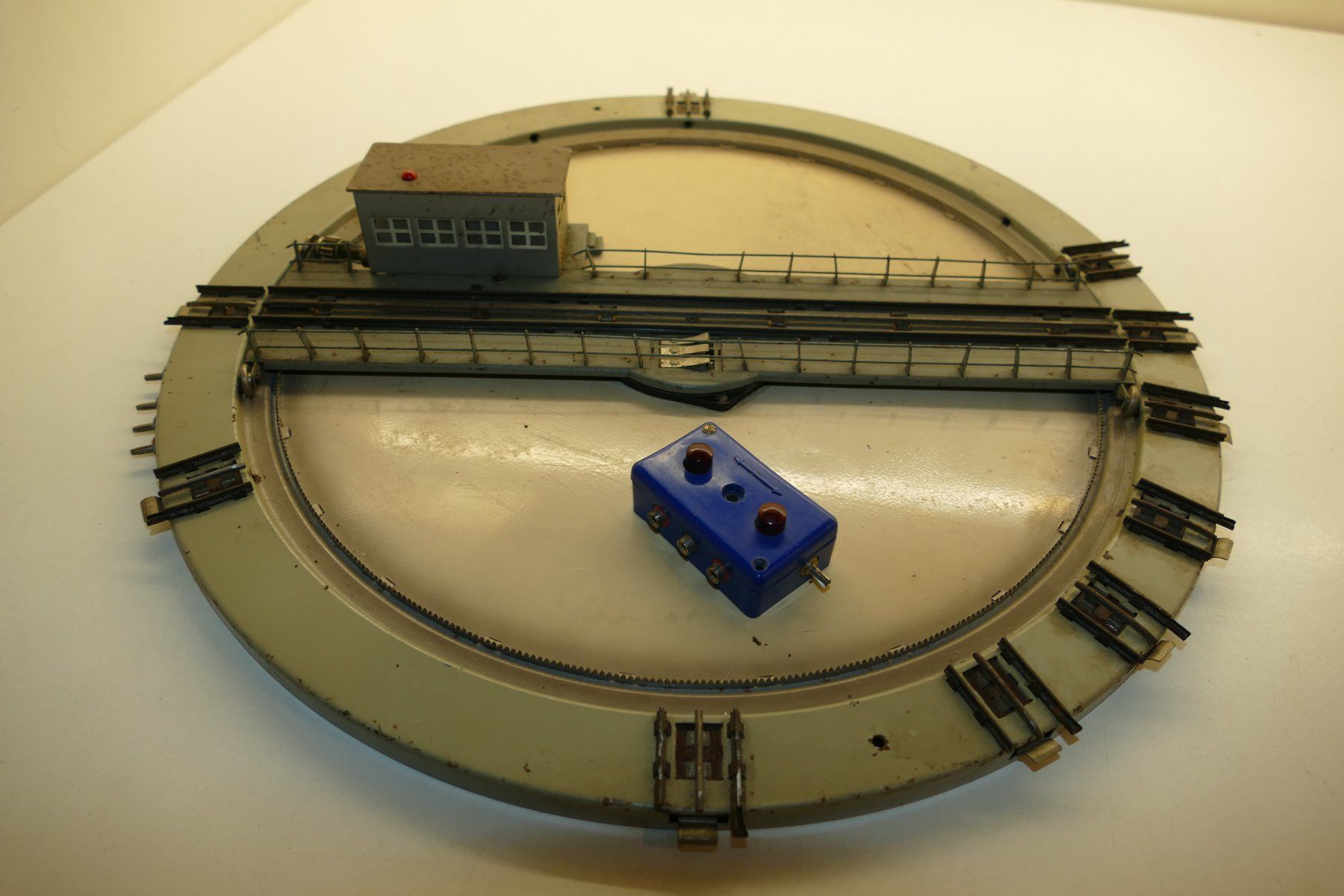 Märklin Modellini di ferrovie: Märklin H0: Drehscheiben Garnitur – Usato da Niederhasli venduto da rail-duerst 1