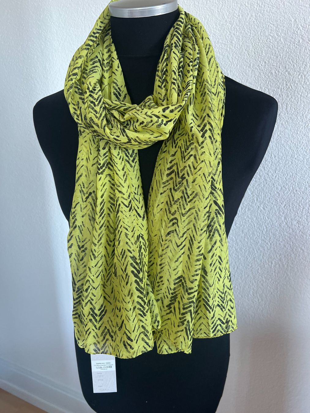 Colora Foulards, Tücher & Schals: Colora Schal, 27% Seide, Hellgrün/Schwarz, NEU – Neu und originalverpackt aus Worb von farben20zauber 2