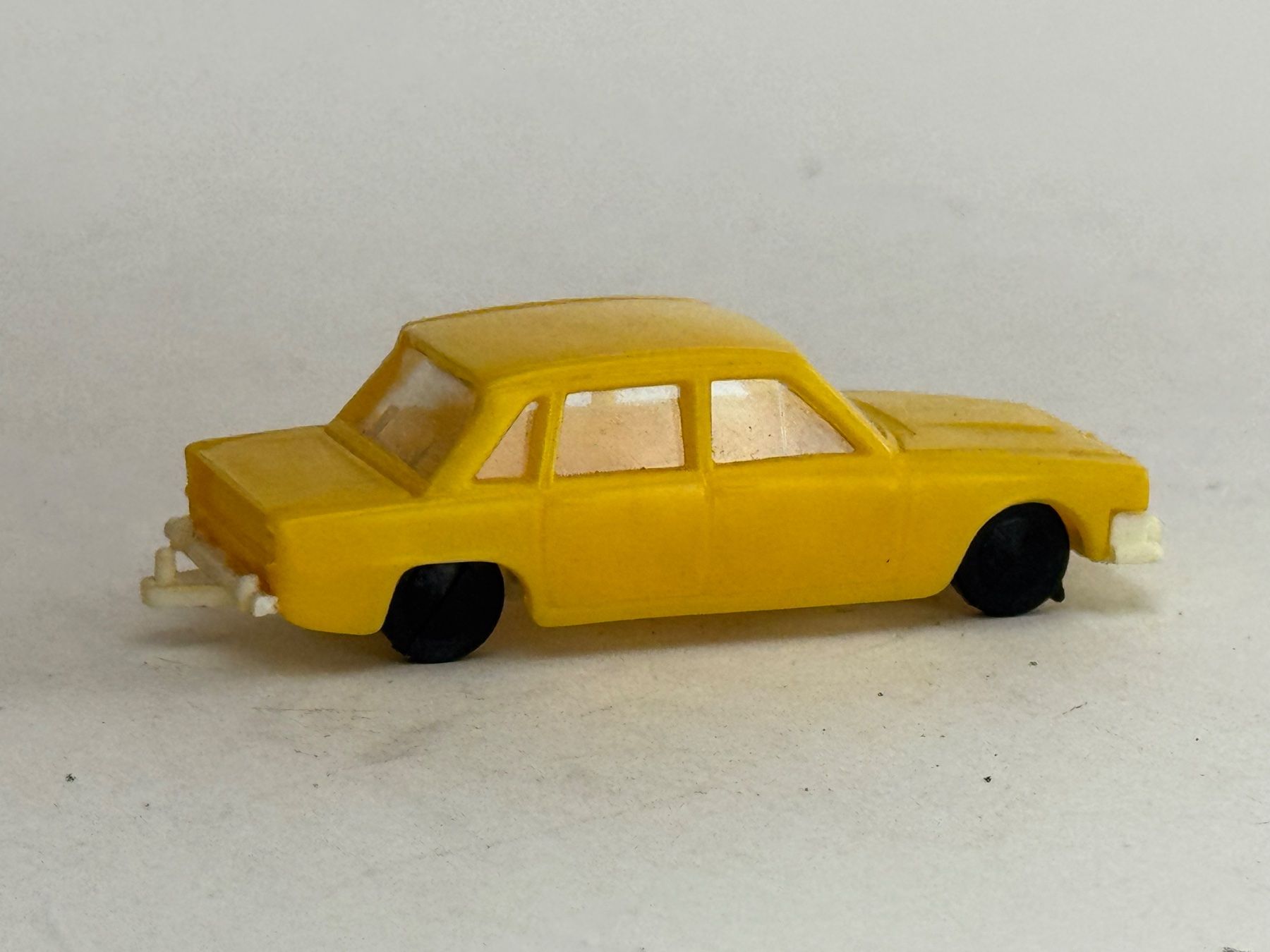 Triumph Modellini d'auto: GB5- Triumph PKW gelb – Usato da Elm venduto da Wikmtz 1