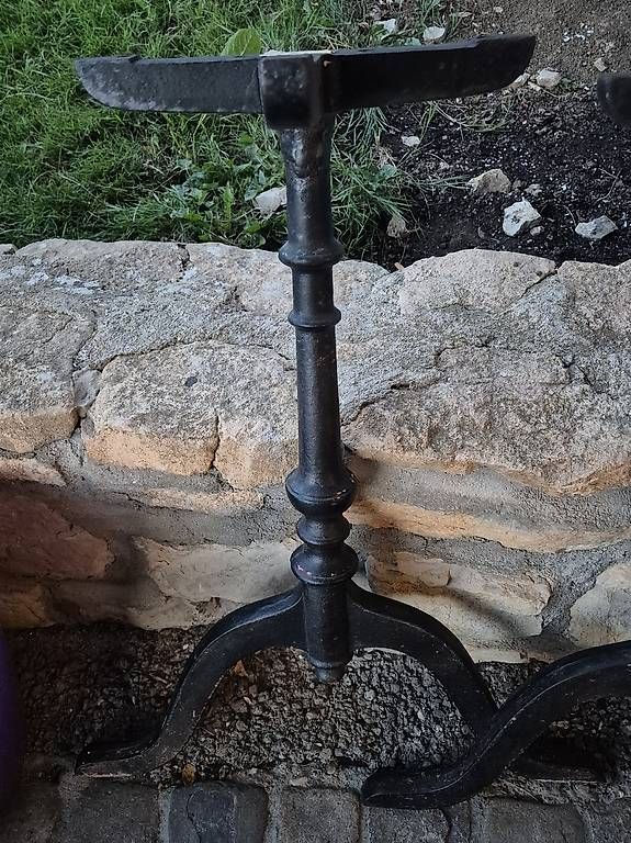 Sonstiges antikes Mobiliar: 2 pieds de table en fonte  – Gebraucht aus La Chaux-de-Fonds von vorlure 1