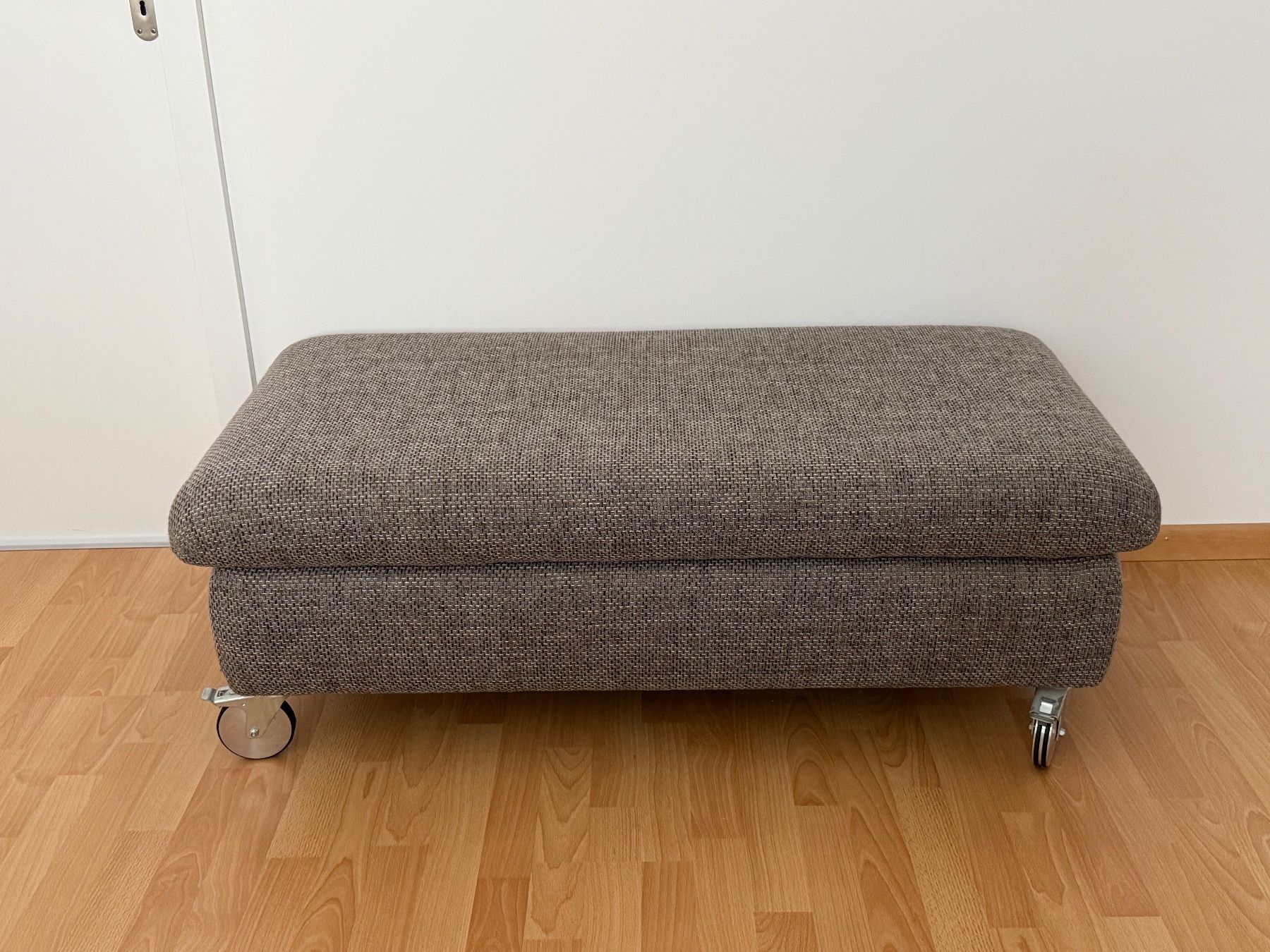 Hocker: Hocker mit Rollen und Stauraum – Gebraucht aus St. Gallen von sarah0004