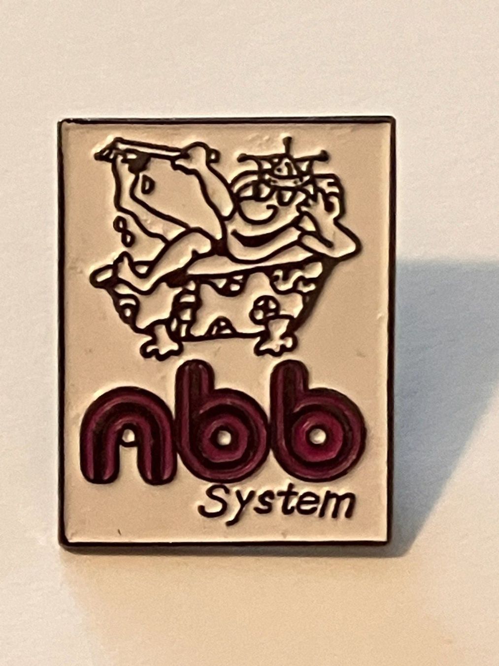 Placchette & Badge: 1 Pin NBB System – Usato da Basel venduto da djwwpp