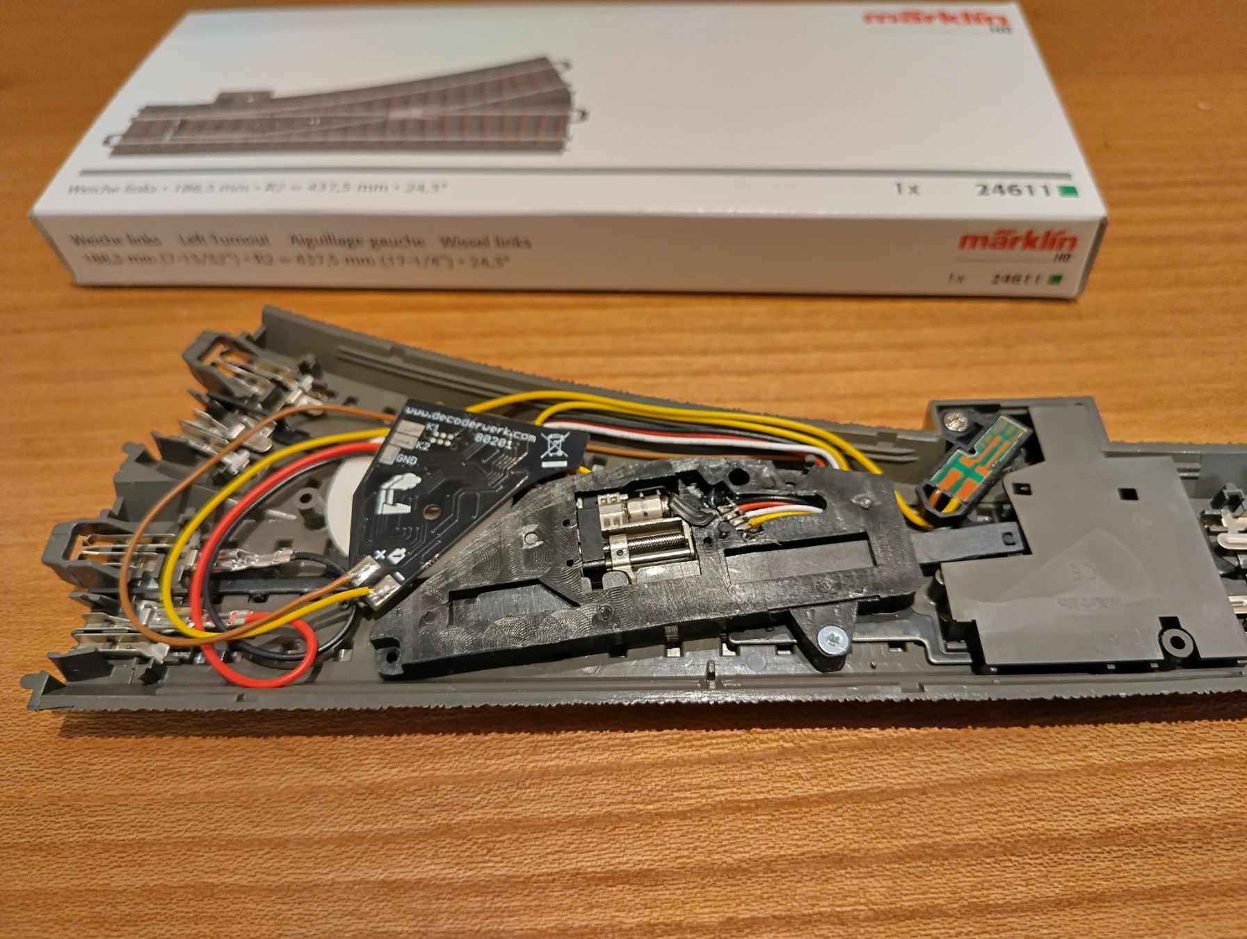 Märklin Trains électriques: Märklin 24611 Weiche links mit Laterne, Decoder und Antrieb – Neuf (Voir description) à Bern par ph73 3