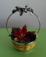 Kleiner Weihnachtskorb mit Silberverzierung