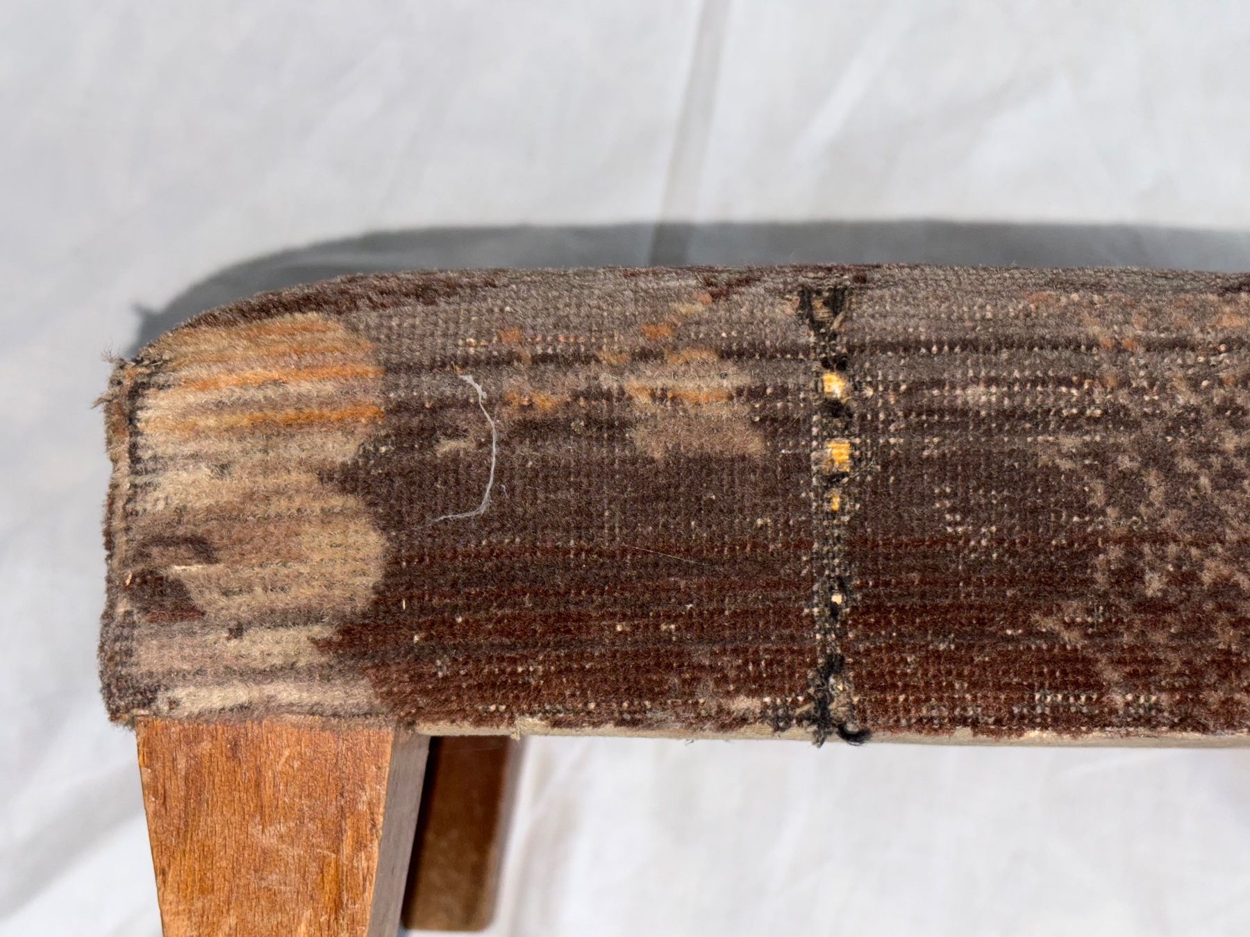 Hocker: Schemel mit Holzfüssen und Stoffbezug – Gebraucht aus Oberrieden von pet_n2c2 3