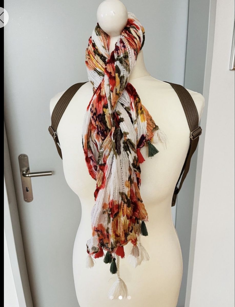 Globus Foulard & Sciarpe: Globus Accessoires:Viscose Schal mit Blumenmuster! – Usato da Ittigen venduto da franzis6 1