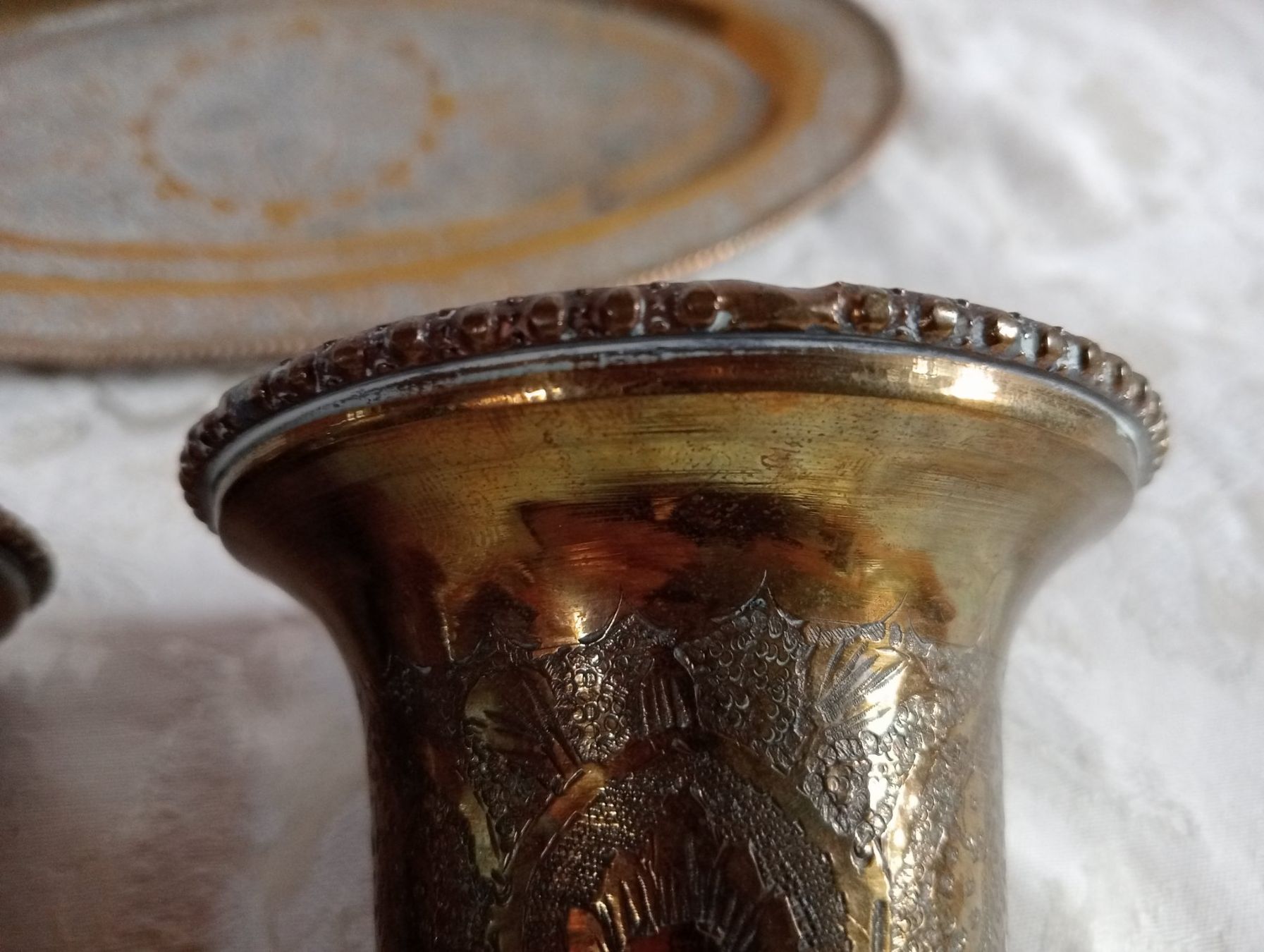 Piatti di portata: Vintage Messing Tablett mit  Becher orientalisch Handarbeit – Usato da Oberdorf BL venduto da Barocki888 9