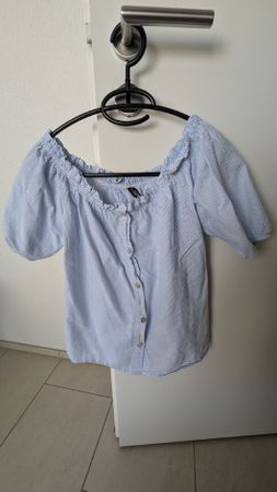 Sommerlich luftige Carmenbluse gestreift Grösse S