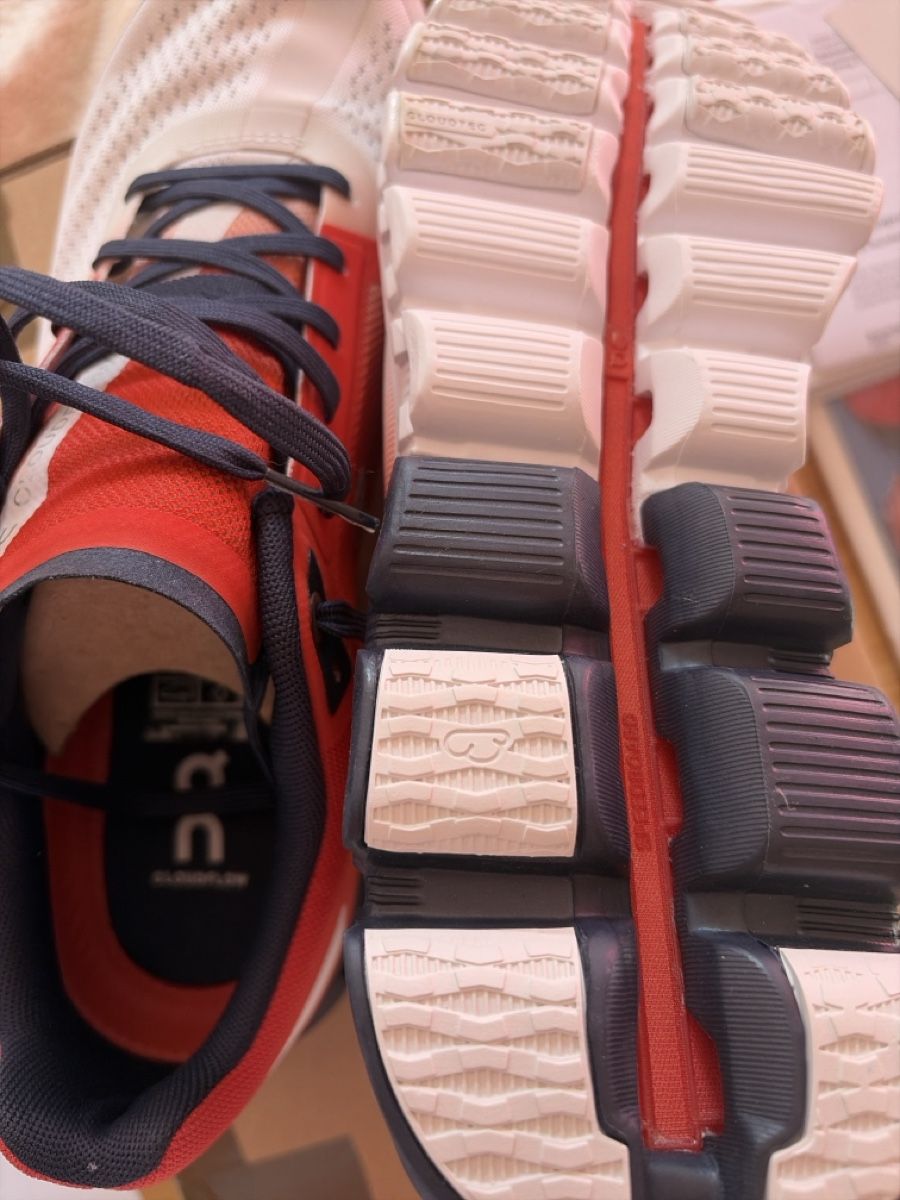 On Herrenschuhe: ON Cloudflow Laufschuhe Herren Grösse 42,5 – Neu (gemäss Beschreibung) aus Zürich von pdl_8vl8 1