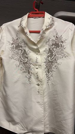 Seidenbluse mit Stickerei Grösse 36